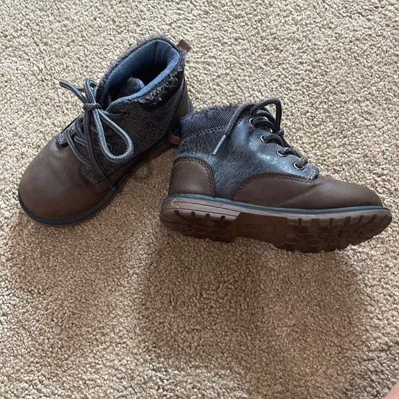 OshKosh Boots - Picture 1 of 4